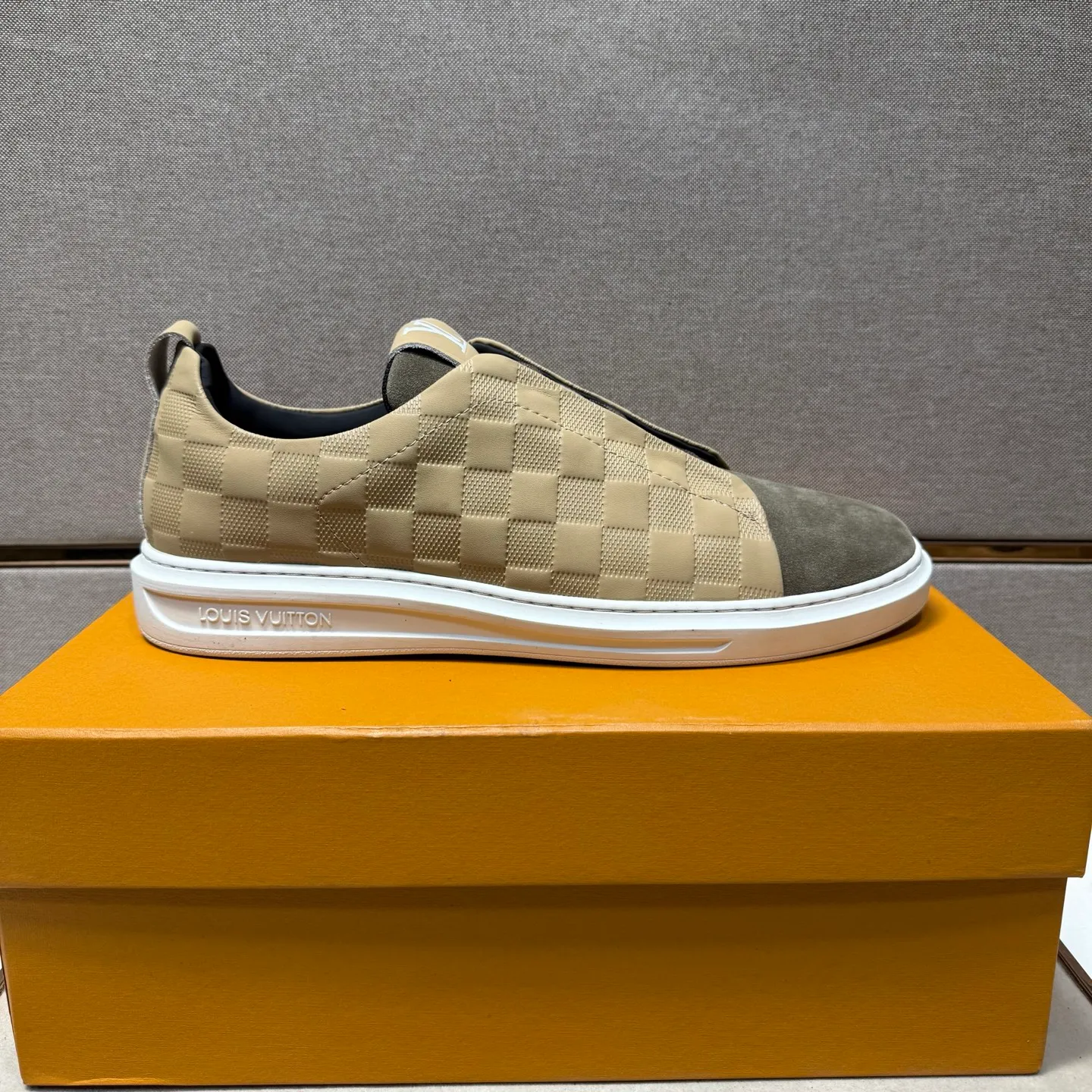 ⬛️Men's shoes 💰p442【LV～】Men's casual shoes 2025z cabinet sales simultaneously 🔶Size: 38-44#️⃣ 🔷2 colors🔜The upper is made of multi-material splicing➕Genuine leather lining, comfortable and breathable, sole: original comfortable and wear-resistant outsole, ⚠️Real shot📱Photographed🎬The real thing is better📢📢📢